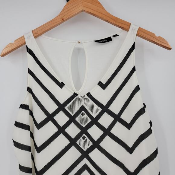 Apt. 9 Women's Geometric Striped Print‎ Tank Top Size Small - Picture 3 of 10